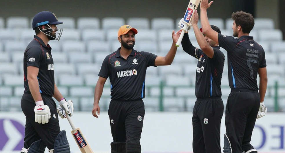 लाहौर का 25.3 ओवर: 110 का स्कोरकार्ड जो पिच की नहीं, टीम-शीट की कहानी कहता है